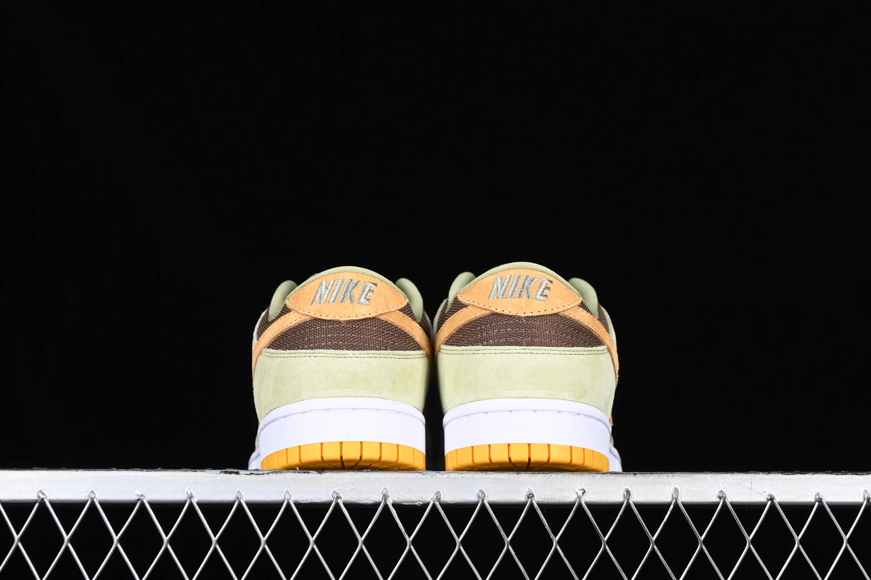 All Categories Nk SB Dunk Series Nk SB Dunk Low Low-top Sneakers Nk SB Dunk Low Prm Green Brown Orange SB Smashed Backboard Fashion Casual Sneakers DH5360-300